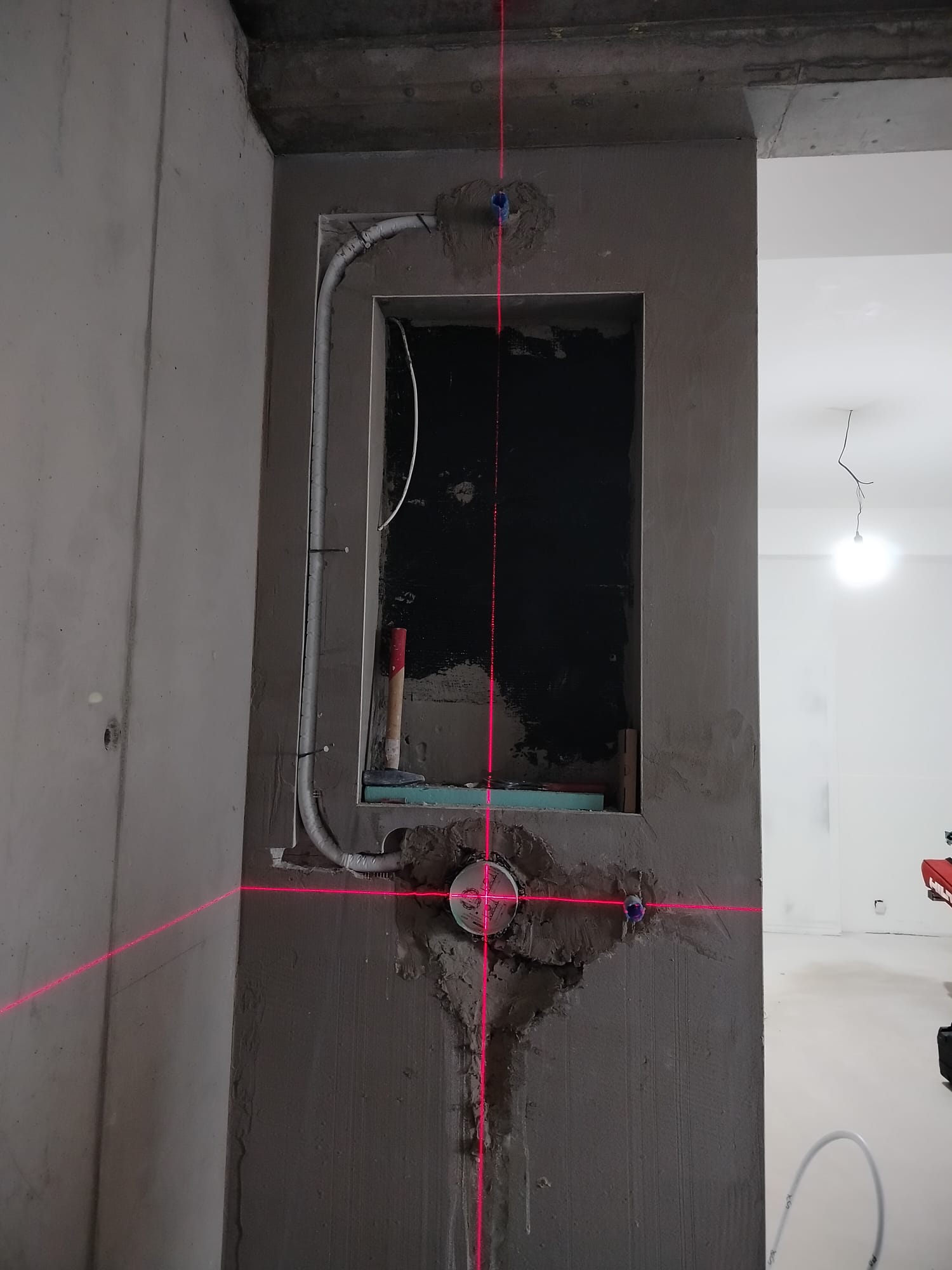 Laserové vytyčovanie pripojovacieho bodu pred montážou